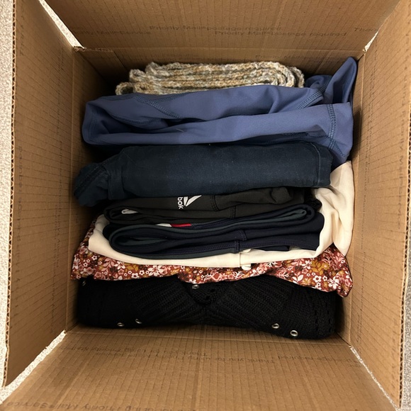 🛍️Box full of 8 Items Size S Mystery Box 🛍️ - Picture 3 of 12
